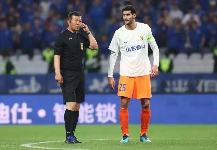 官方：梅西当选Sofascore年度最佳35岁及以上球员在知名足球数据机构Sofascore的评选中，36岁的梅西当选年度最佳35岁及以上球员。